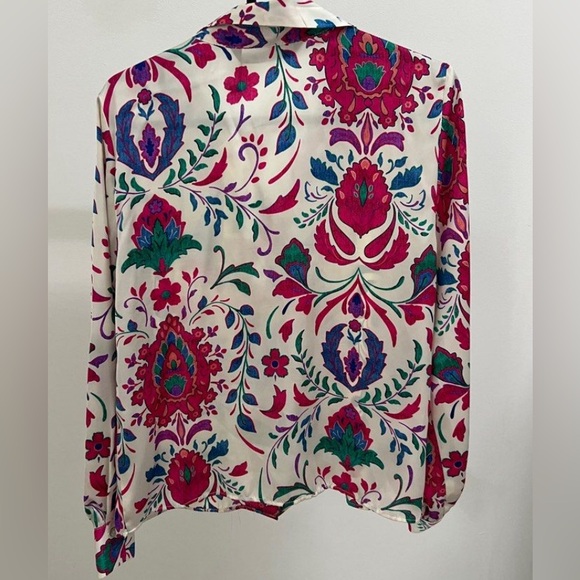 SOLD Zara multiple color satiny blouse size M!NWT - Picture 3 of 7